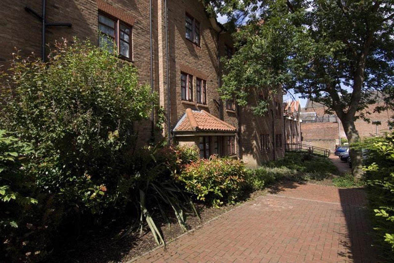 Premier Inn Premier Inn York City - Blossom St North Exterior photo
